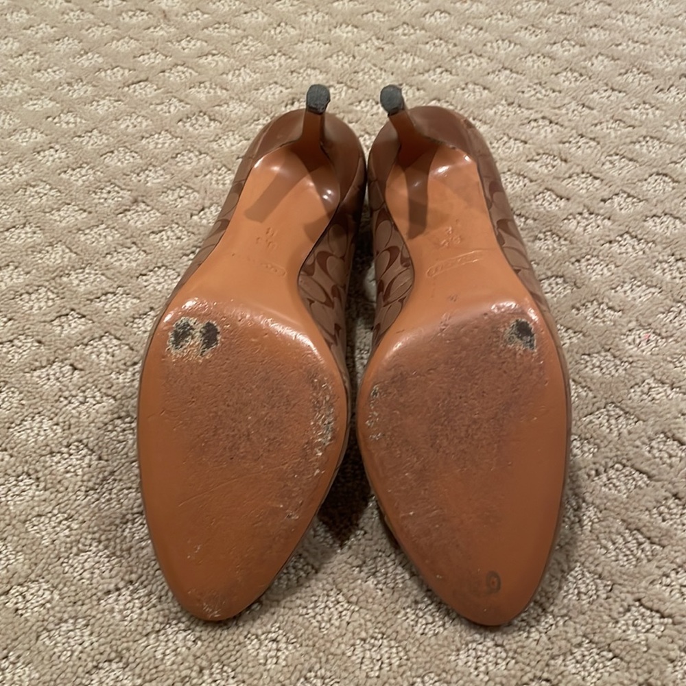 Tan Coach logo heels - Picture 3 of 4